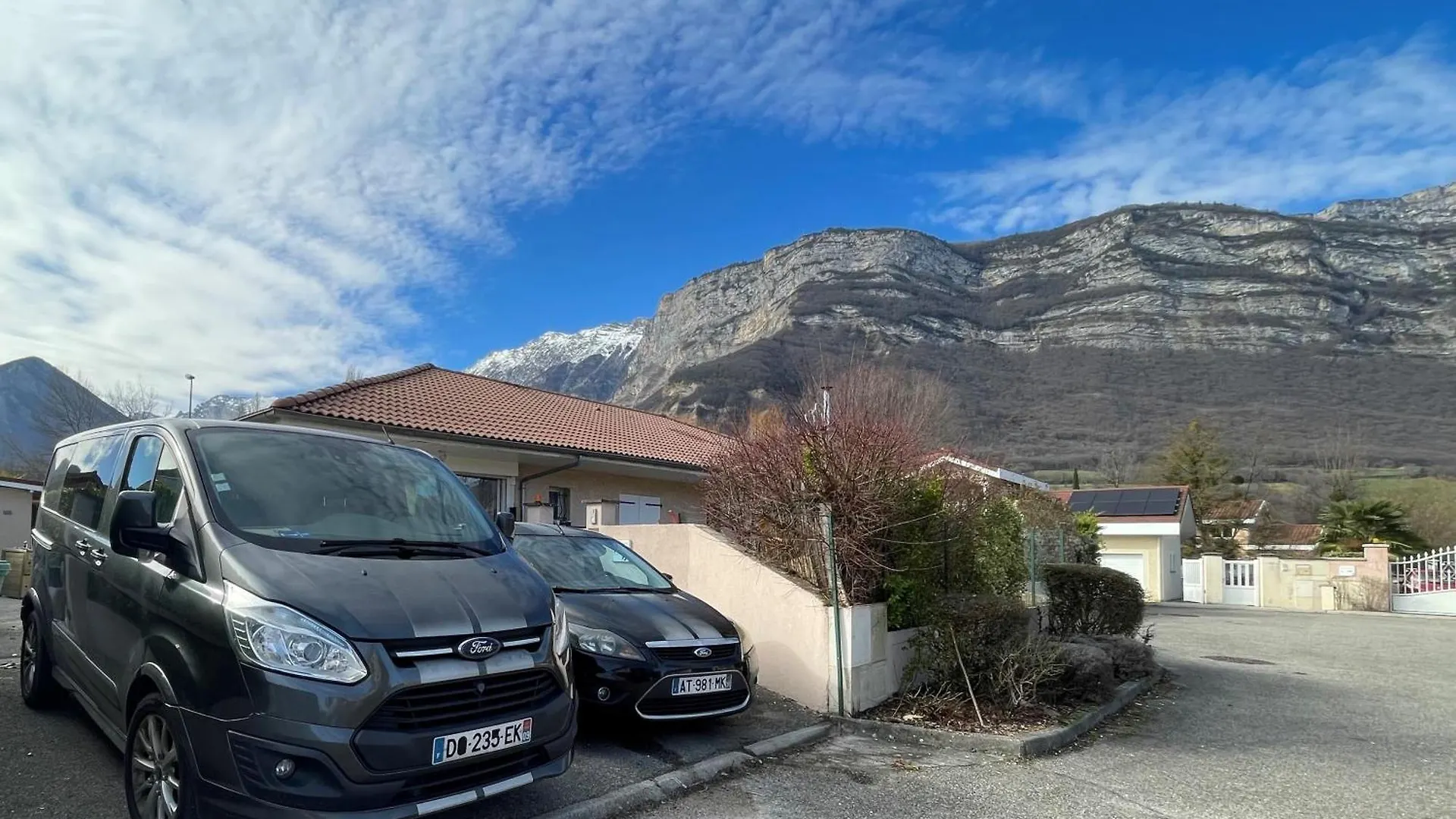 Grenoble Sud Varces Suite Privatisee Au Pied Des Montagnes contacts